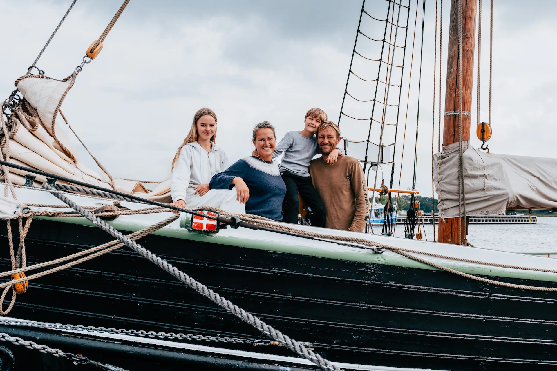 Gorm Bødker, Helene Moodie and their family on Aron's deck