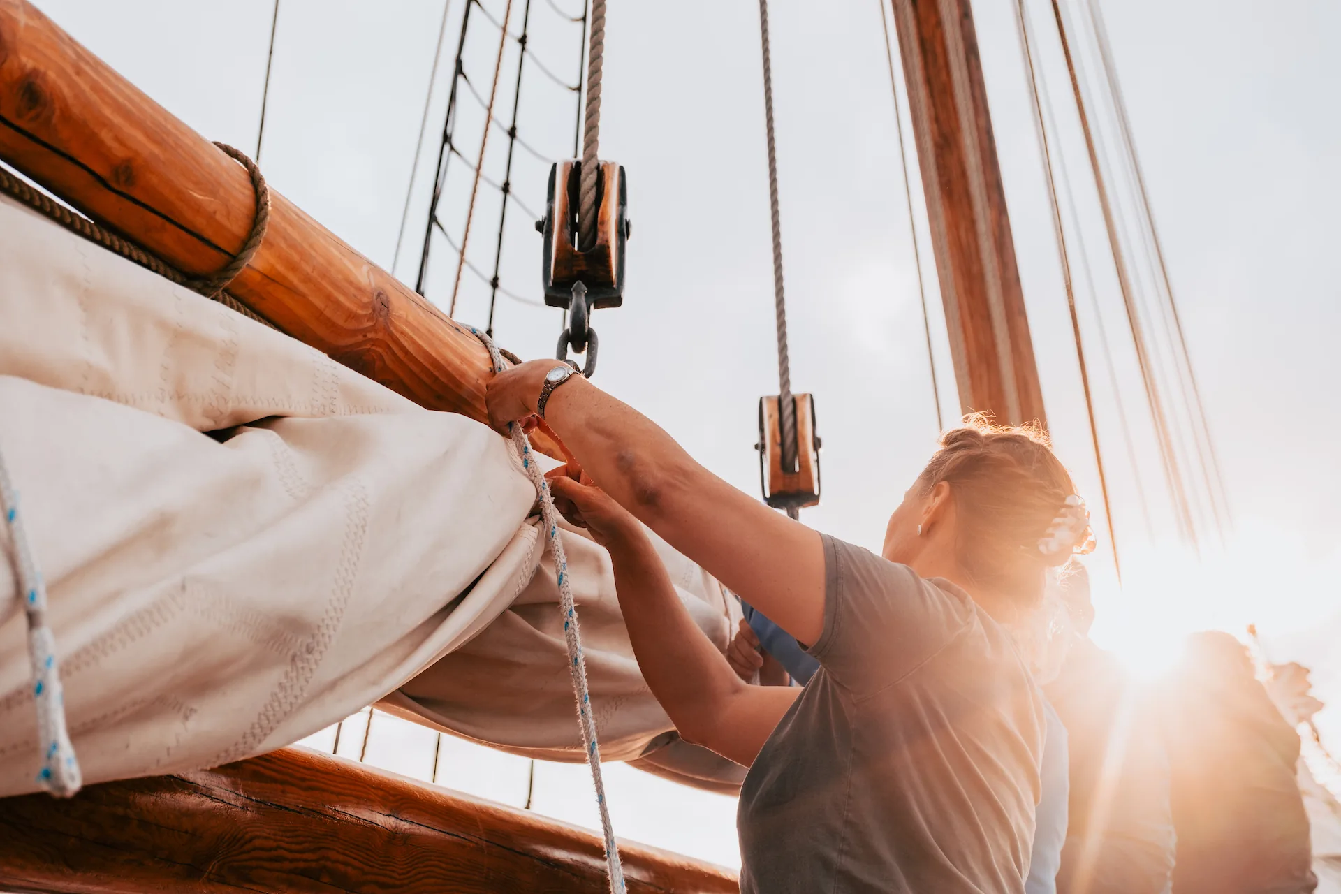 Guests work together to gather a sail on Aron's deck