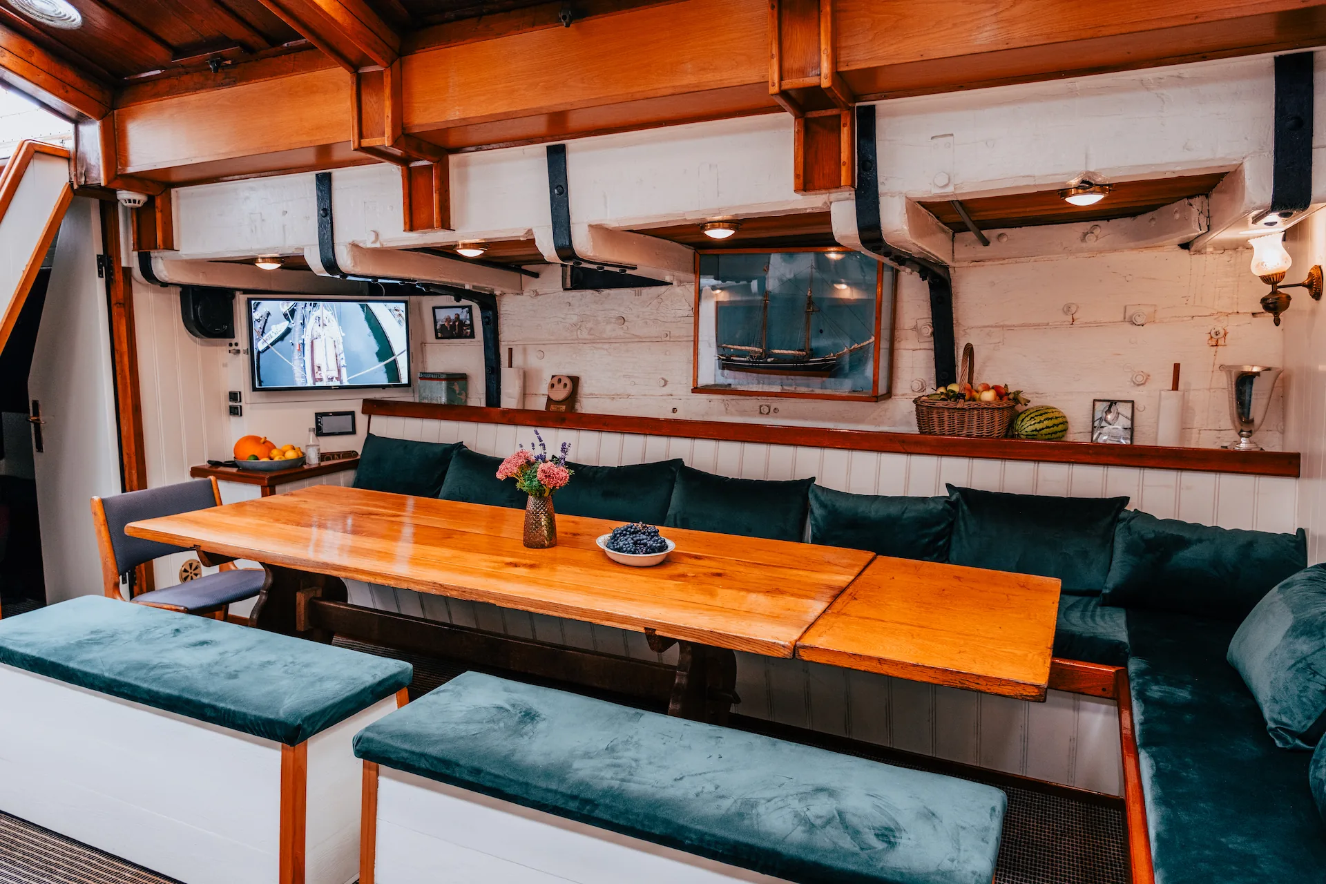 Aron's wood-panelled saloon and long table